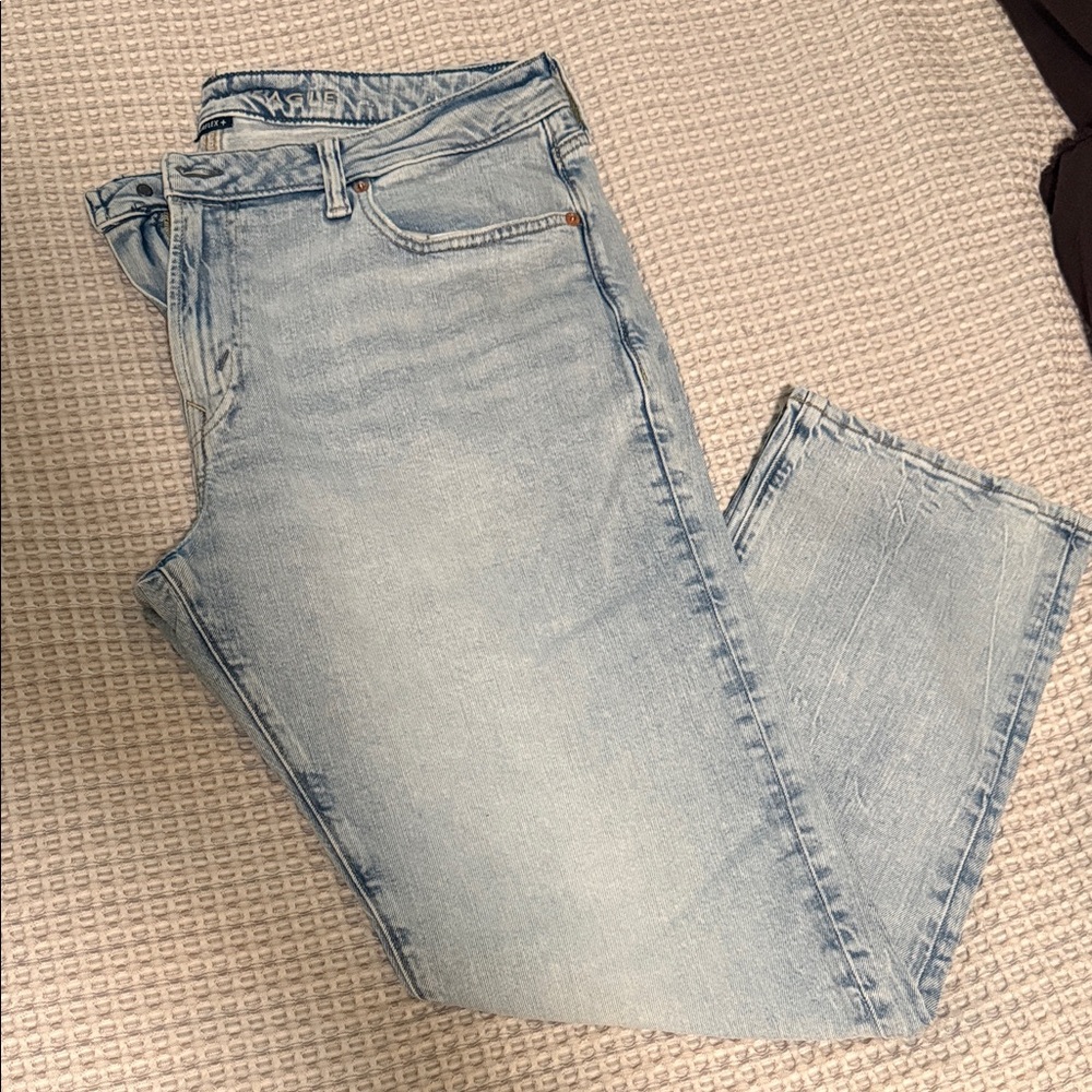 American Eagle Outfitters Light Wash Blue Jeans